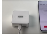 榮耀想用自己的MagDart無線充電取下MagSafe