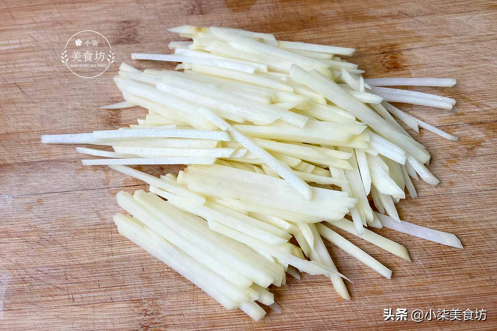 自從苦菊學(xué)會(huì)這樣做，我家隔三差五就吃，營(yíng)養(yǎng)減肥菜，做法超簡(jiǎn)單