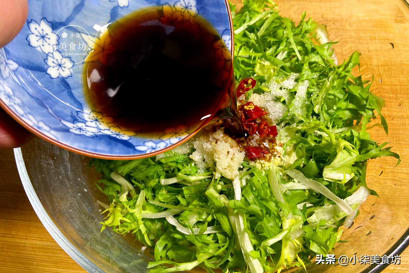 自從苦菊學(xué)會(huì)這樣做，我家隔三差五就吃，營(yíng)養(yǎng)減肥菜，做法超簡(jiǎn)單