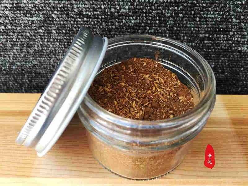 廚房調(diào)料自己動(dòng)手吧，自制花椒粉，雖然粗糙但味香還不牙磣