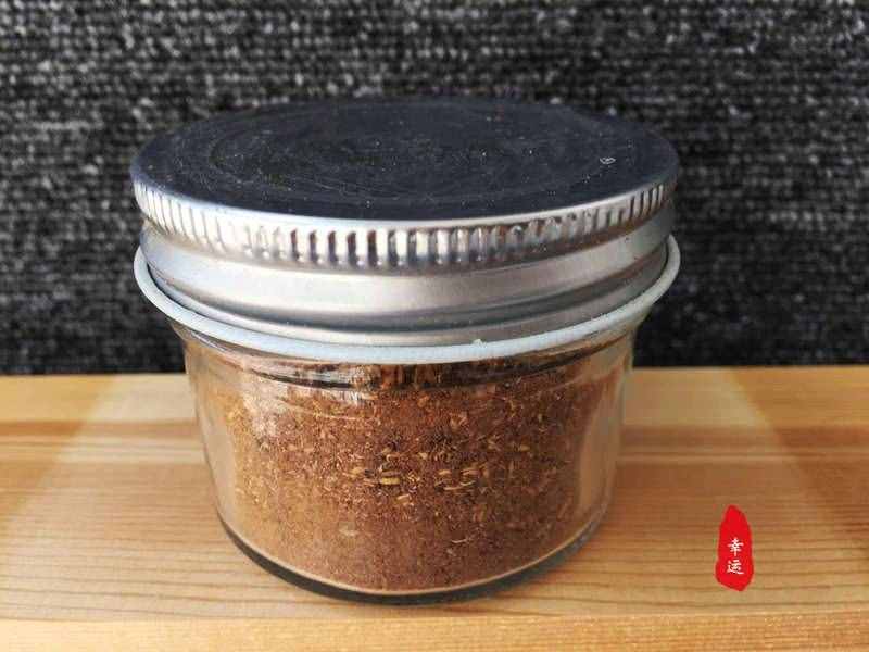 廚房調(diào)料自己動(dòng)手吧，自制花椒粉，雖然粗糙但味香還不牙磣
