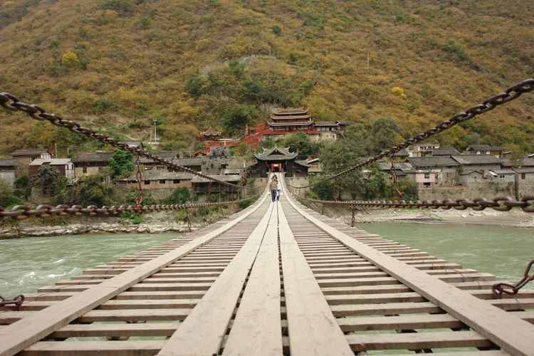 重達(dá)40多噸的瀘定橋，由13根鐵索構(gòu)成，為何300年來不生銹