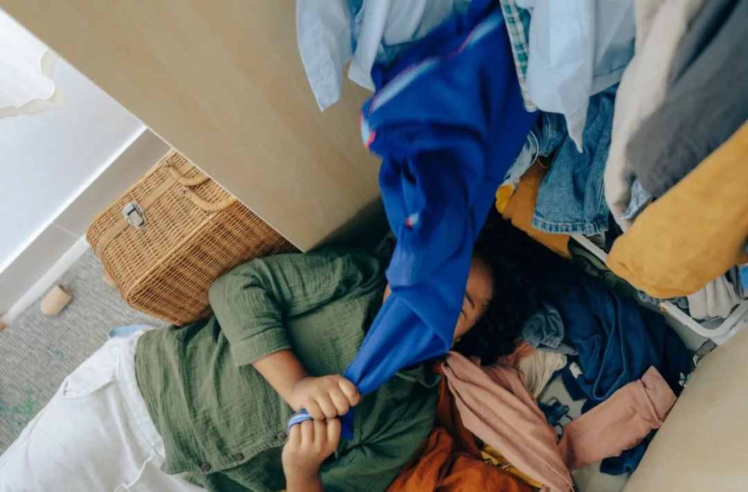 折好衣服是收納的第一步！美女收納師手把手，讓衣柜再收50件