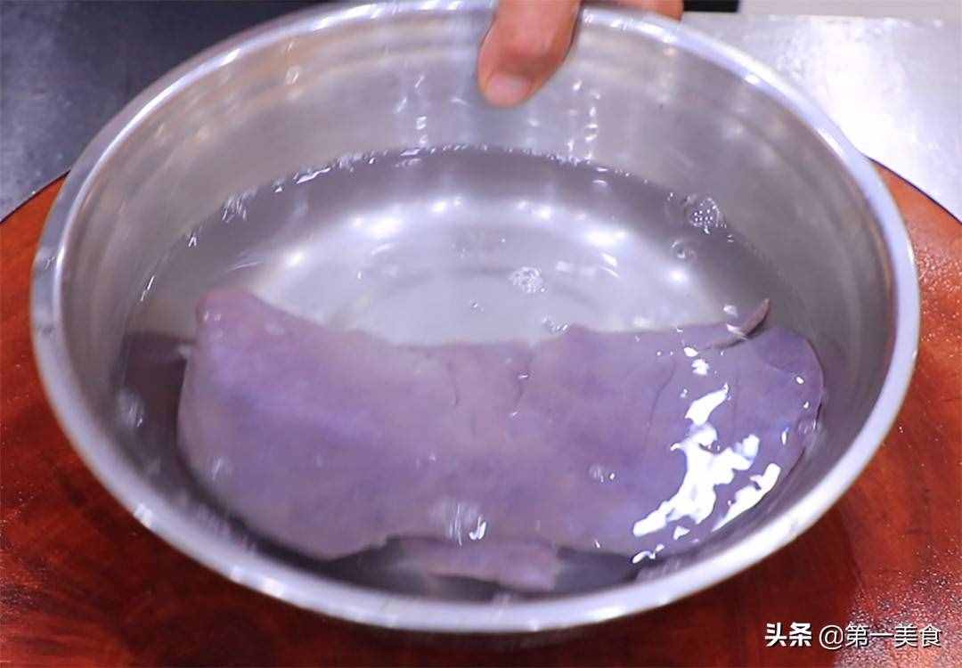 豬肝如此爆炒鮮嫩不老，廚師長分享做法和技巧，滑嫩不腥又入味