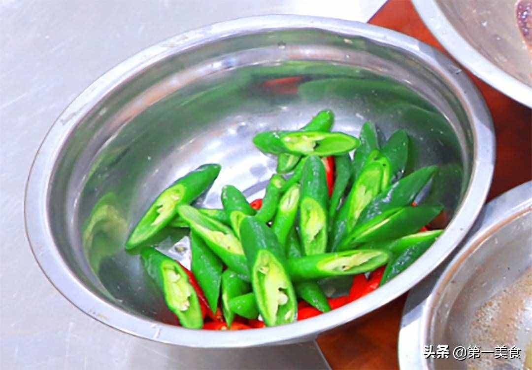 豬肝如此爆炒鮮嫩不老，廚師長分享做法和技巧，滑嫩不腥又入味