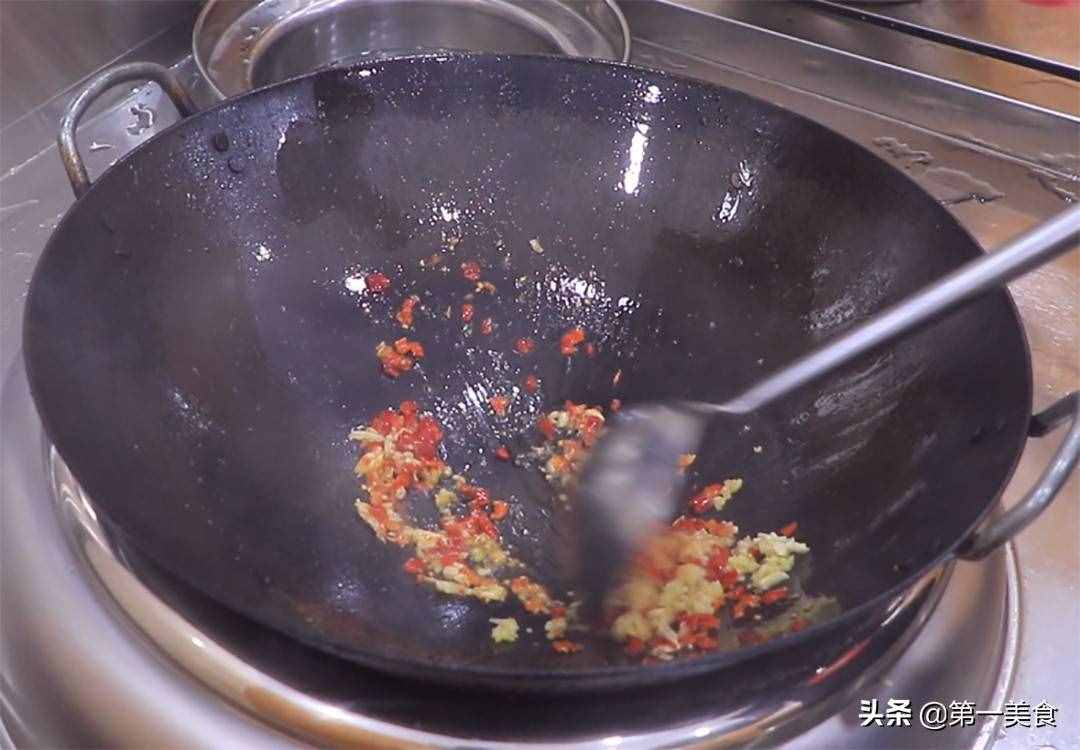 豬肝如此爆炒鮮嫩不老，廚師長分享做法和技巧，滑嫩不腥又入味
