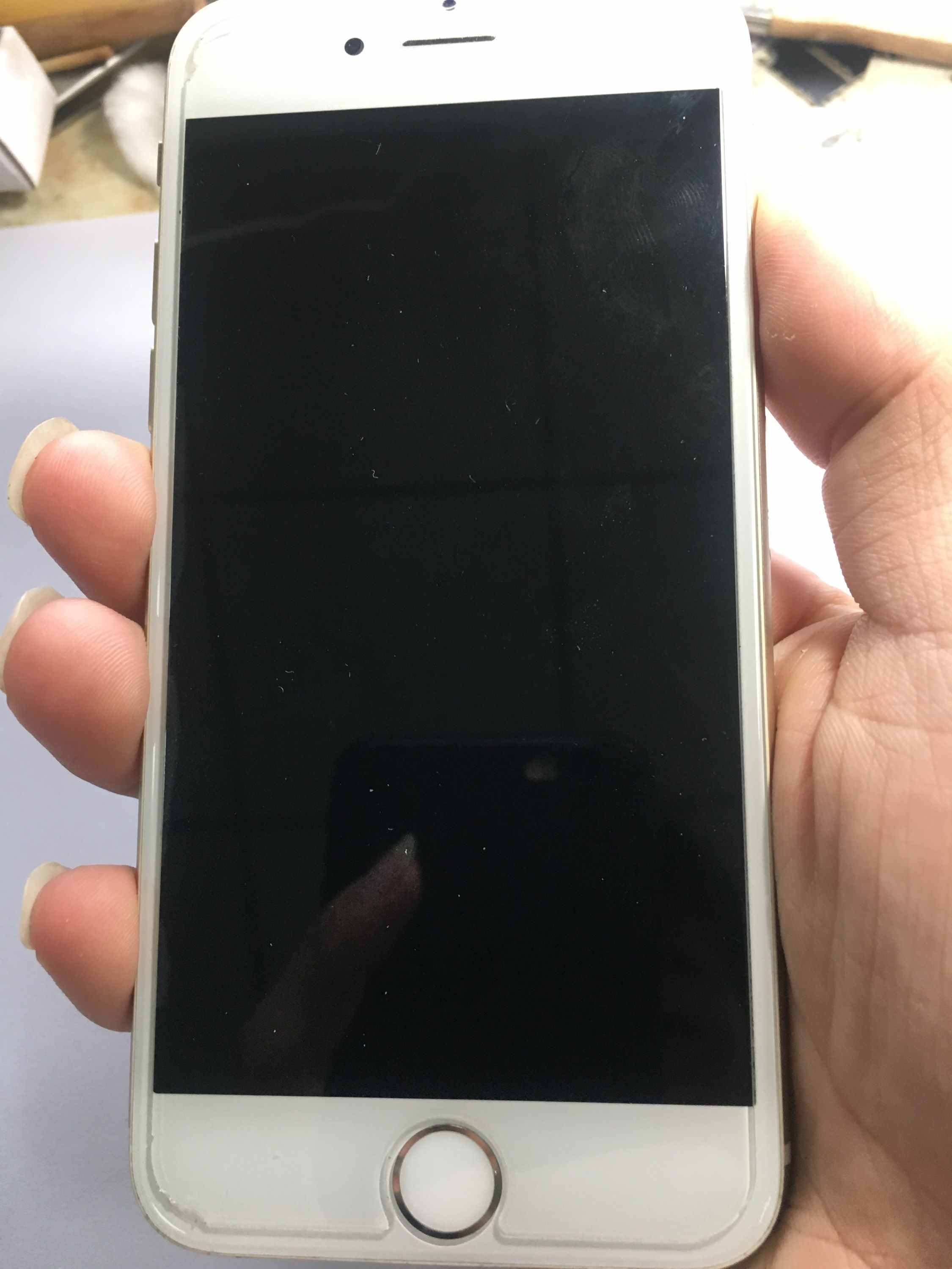 手機不開機？沒什么大不了的事兒 很多時候都是這里的問題