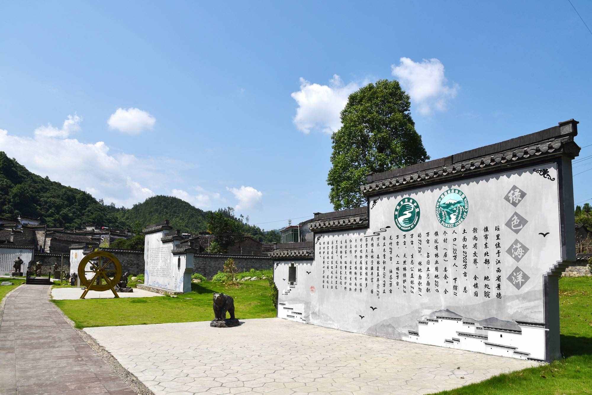 曾與景德鎮(zhèn)平起平坐的瑤里古鎮(zhèn)，如今成為一處探尋古跡的好去處