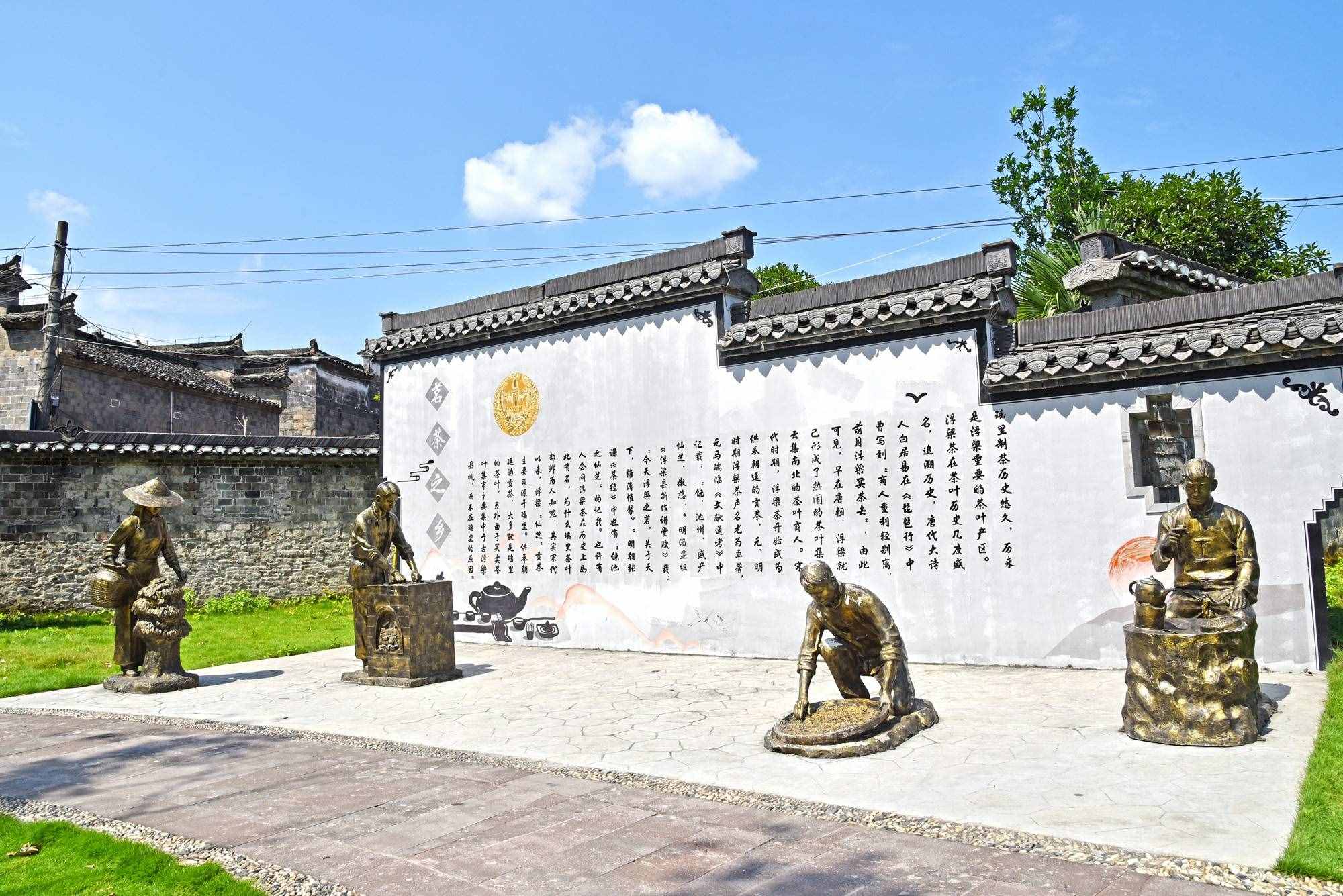 曾與景德鎮(zhèn)平起平坐的瑤里古鎮(zhèn)，如今成為一處探尋古跡的好去處
