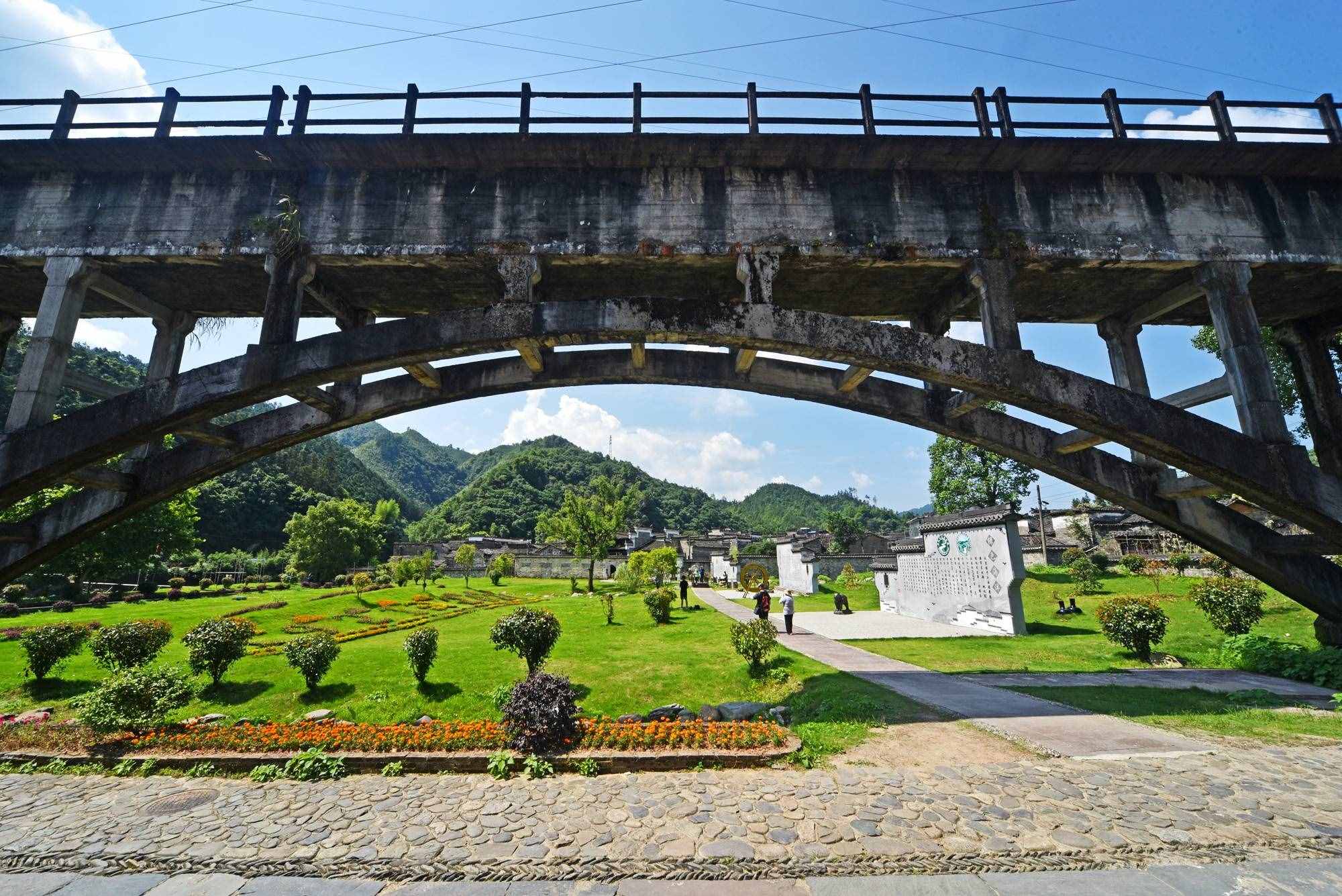 曾與景德鎮(zhèn)平起平坐的瑤里古鎮(zhèn)，如今成為一處探尋古跡的好去處