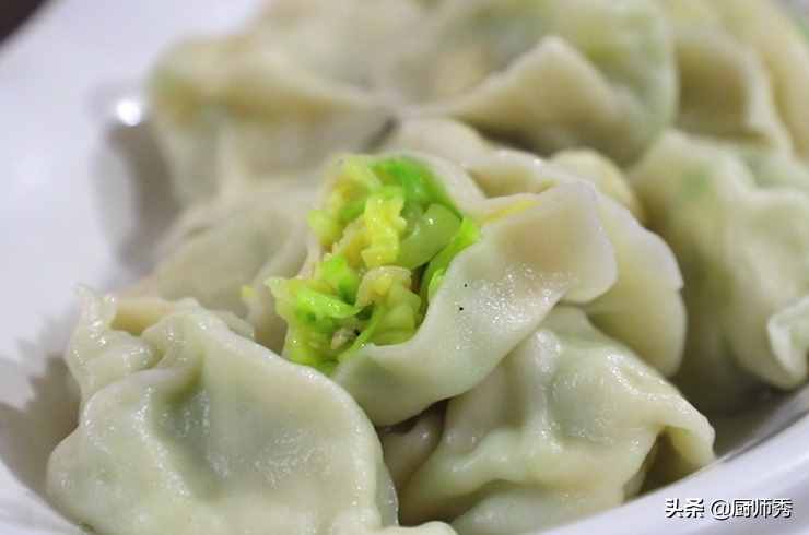 春節(jié)餃子包這個餡，2個西葫蘆3個雞蛋，口感鮮美營養(yǎng)，全家都愛吃