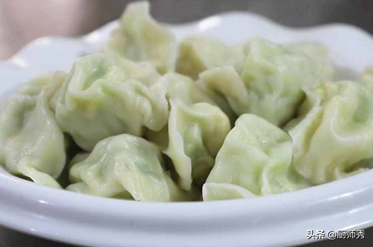 春節(jié)餃子包這個餡，2個西葫蘆3個雞蛋，口感鮮美營養(yǎng)，全家都愛吃