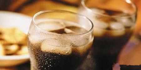 喝過(guò)多的碳酸飲料的危害
