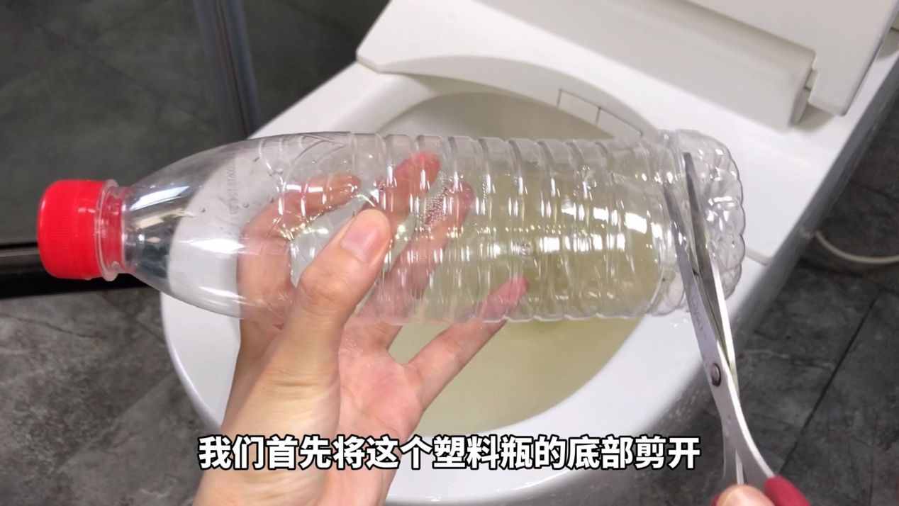 馬桶經(jīng)常堵塞？2種方法能快速疏通好，別白白花上百元請(qǐng)人通
