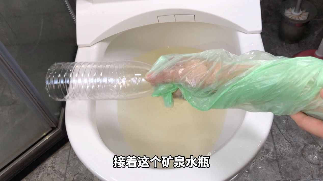 馬桶經(jīng)常堵塞？2種方法能快速疏通好，別白白花上百元請(qǐng)人通