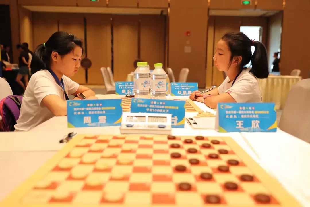 棋盤四四方，棋子似巧克力，古埃及法老時(shí)就有的國際跳棋，你會(huì)玩嗎？