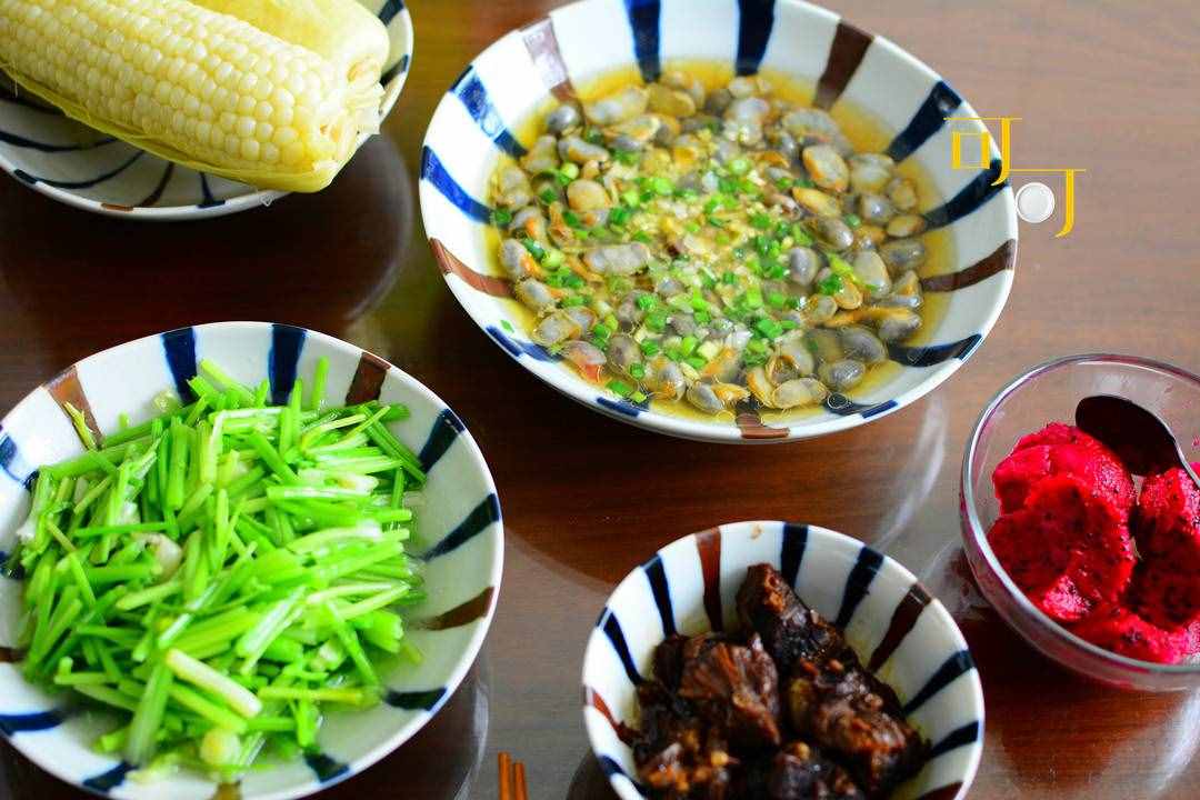 因為感冒而為家人準(zhǔn)備的午餐，簡單清爽，自己喜歡就好
