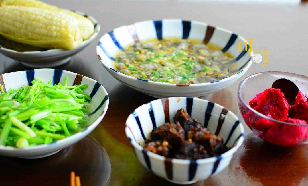 因為感冒而為家人準(zhǔn)備的午餐，簡單清爽，自己喜歡就好