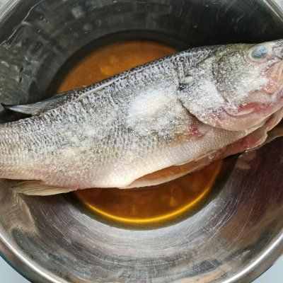 清蒸鱸魚，操作簡(jiǎn)單太好吃了