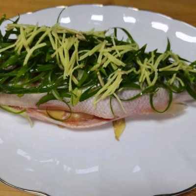 清蒸鱸魚，操作簡(jiǎn)單太好吃了