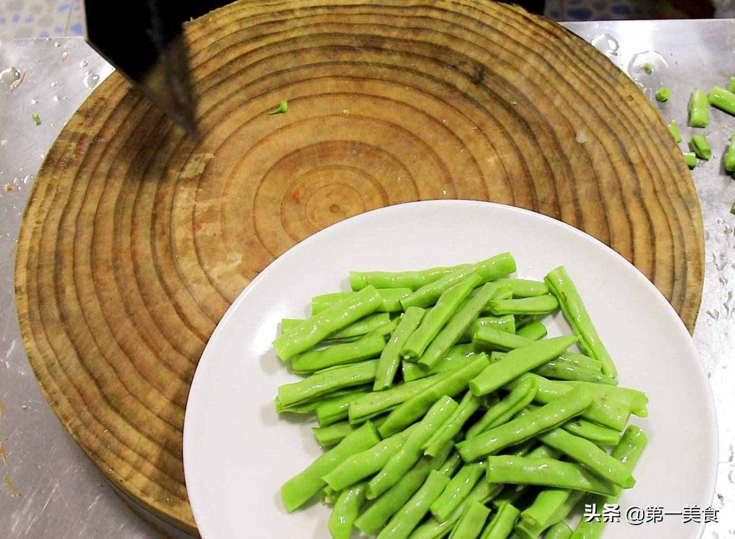 干煸四季豆，焯水還是過油？用對了方法，四季豆鮮嫩又美味