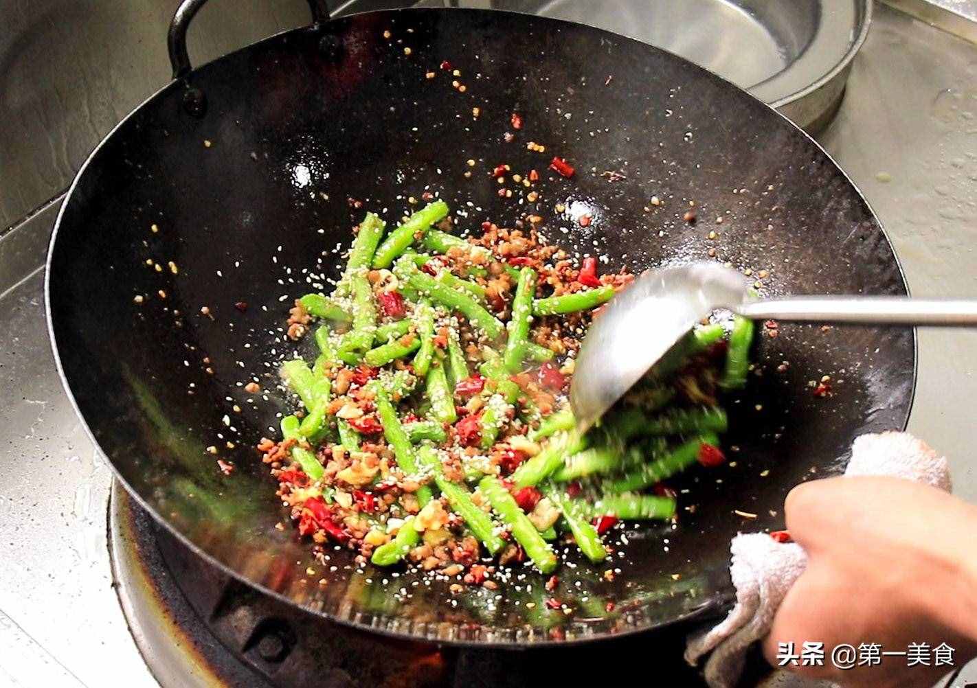 干煸四季豆，焯水還是過油？用對了方法，四季豆鮮嫩又美味