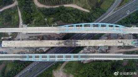 成功跨越成自瀘高速公路！時速350公里成自高鐵建設(shè)有新進(jìn)展