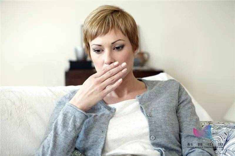 注意！不停打嗝可能是因?yàn)榧膊≡斐傻摹芏嗳诉€不知道