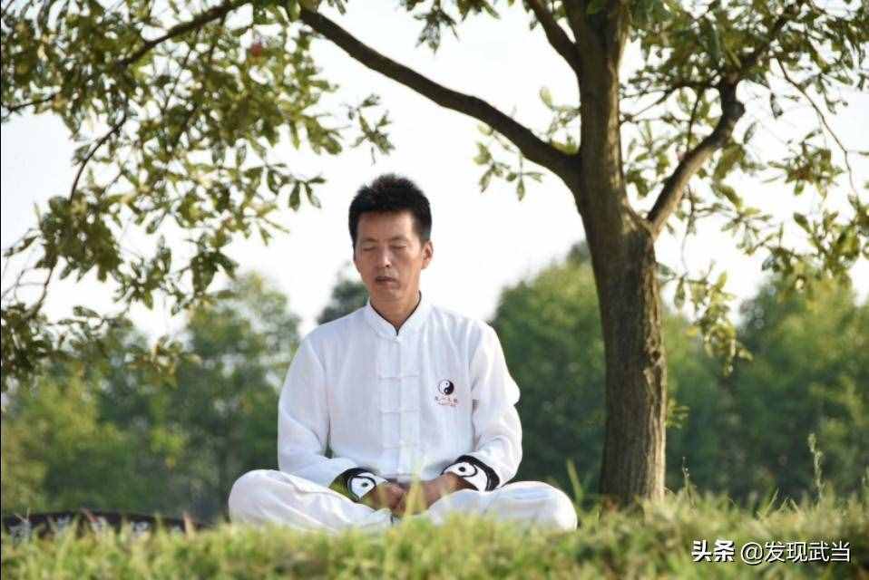 金庸筆下的九轉內丹功，原來是道人在做健身！