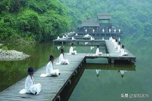 金庸筆下的九轉內丹功，原來是道人在做健身！