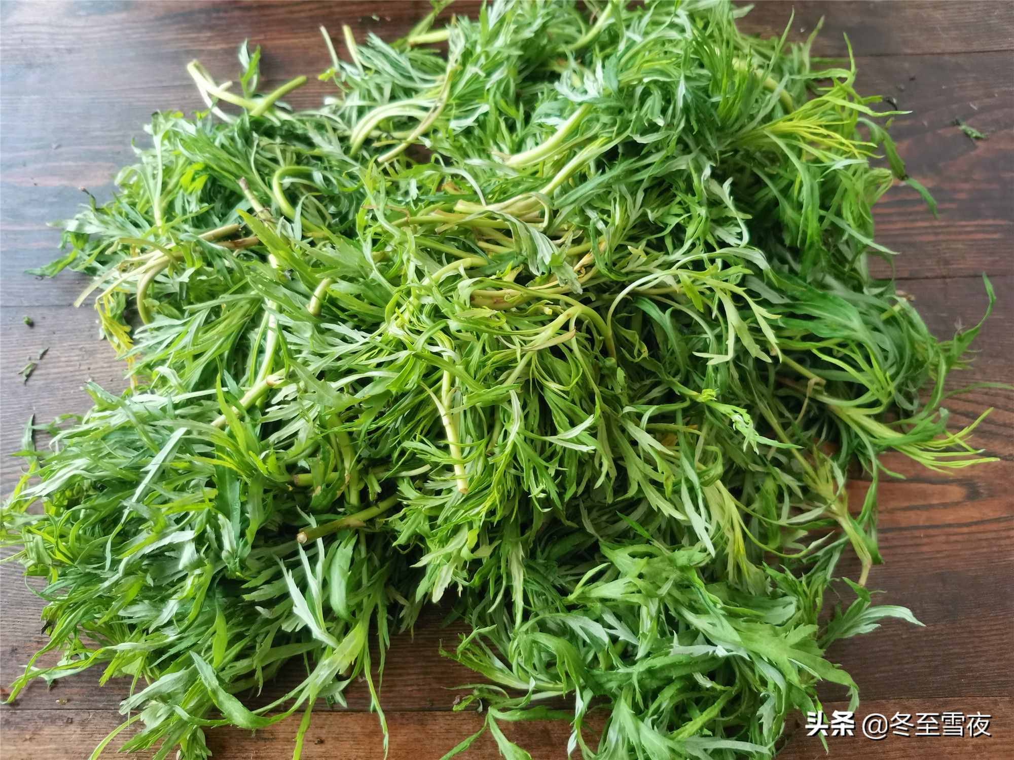 東北農(nóng)村，常吃的16種山野菜，現(xiàn)在城市里很少見(jiàn)，你吃過(guò)幾種？