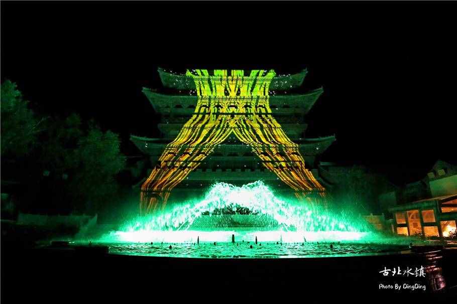最古色古香的音樂噴泉，古北水鎮(zhèn)夜晚一場(chǎng)水火交融的音樂火舞秀