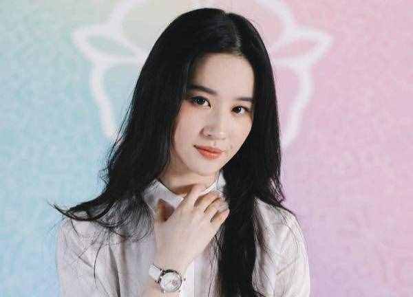 2020全球百大美女榜出爐：玄彬兩個(gè)緋聞女友皆上榜，劉亦菲僅排77