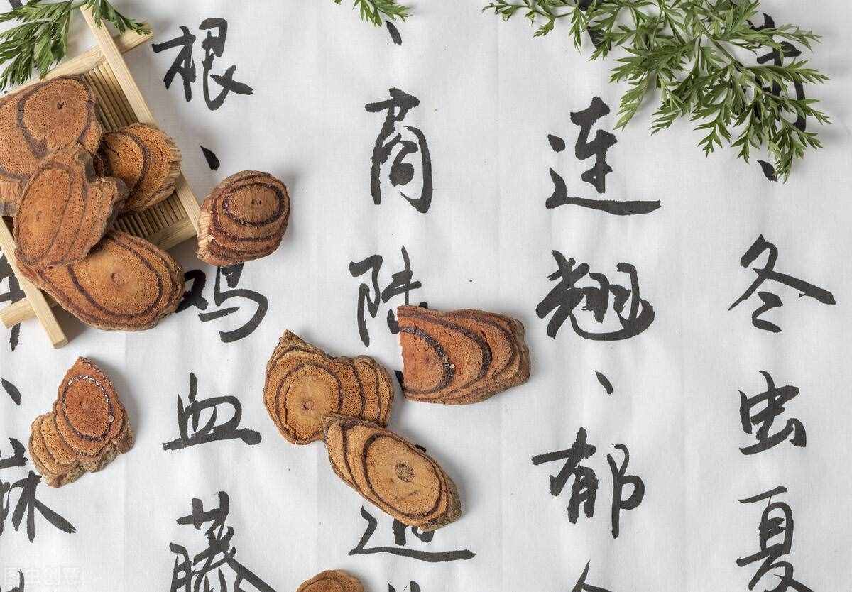 紅如雞血的雞血藤，能活血養(yǎng)血，可治血液病、婦科病等10多種病