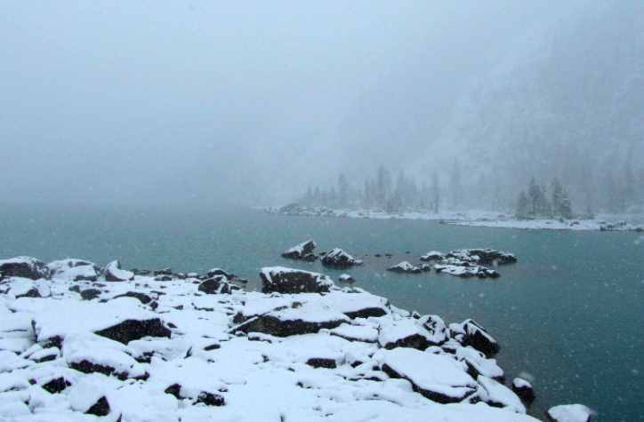 柳宗元的這首詩(shī)，只用了二十個(gè)字，便寫(xiě)出了絕妙的雪景，令人贊嘆