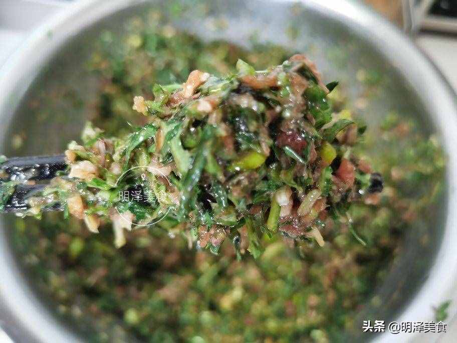 蒲公英即是中藥又是野菜，生吃做餡都可以，包餃子吃太香了