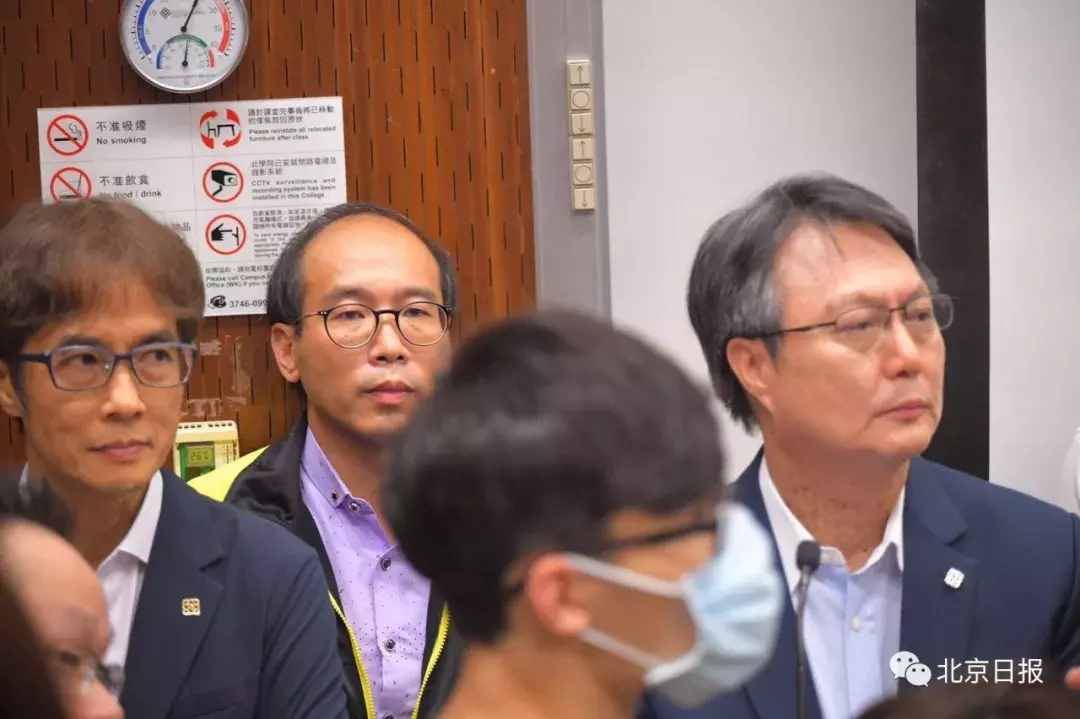 老師被圍困5小時、推跌3次……香港理工梁德榮：沒上磚頭不算暴力