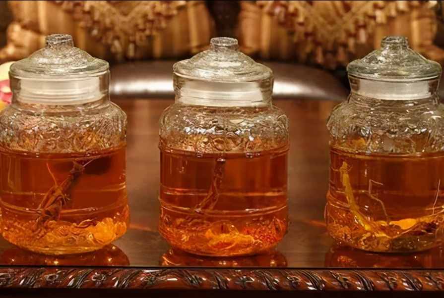 白酒知識丨泡酒的白酒講究多？掌握這2點就夠了