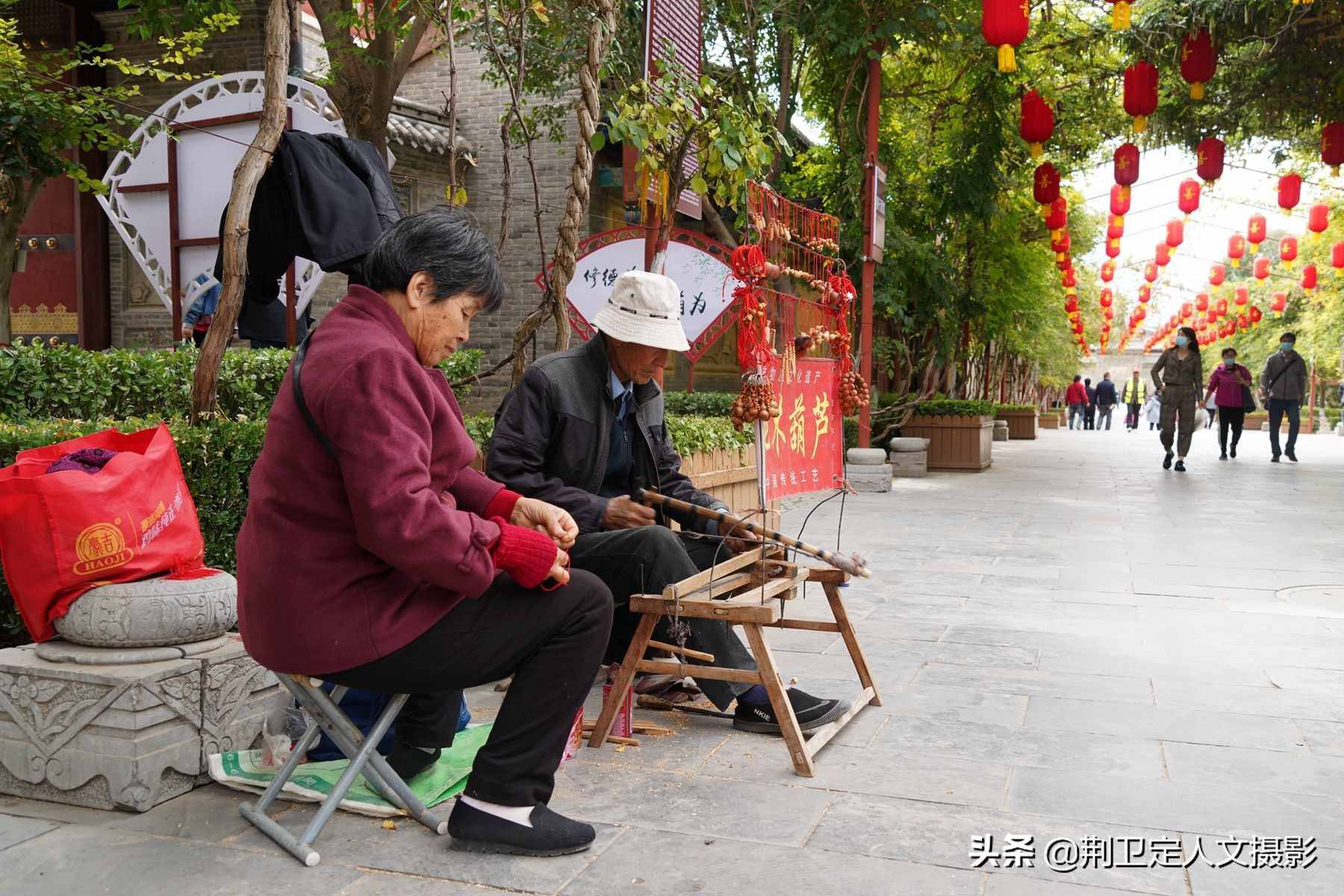 78歲農(nóng)民大爺，12根木棍做出木工車床，用了60年成傳家寶