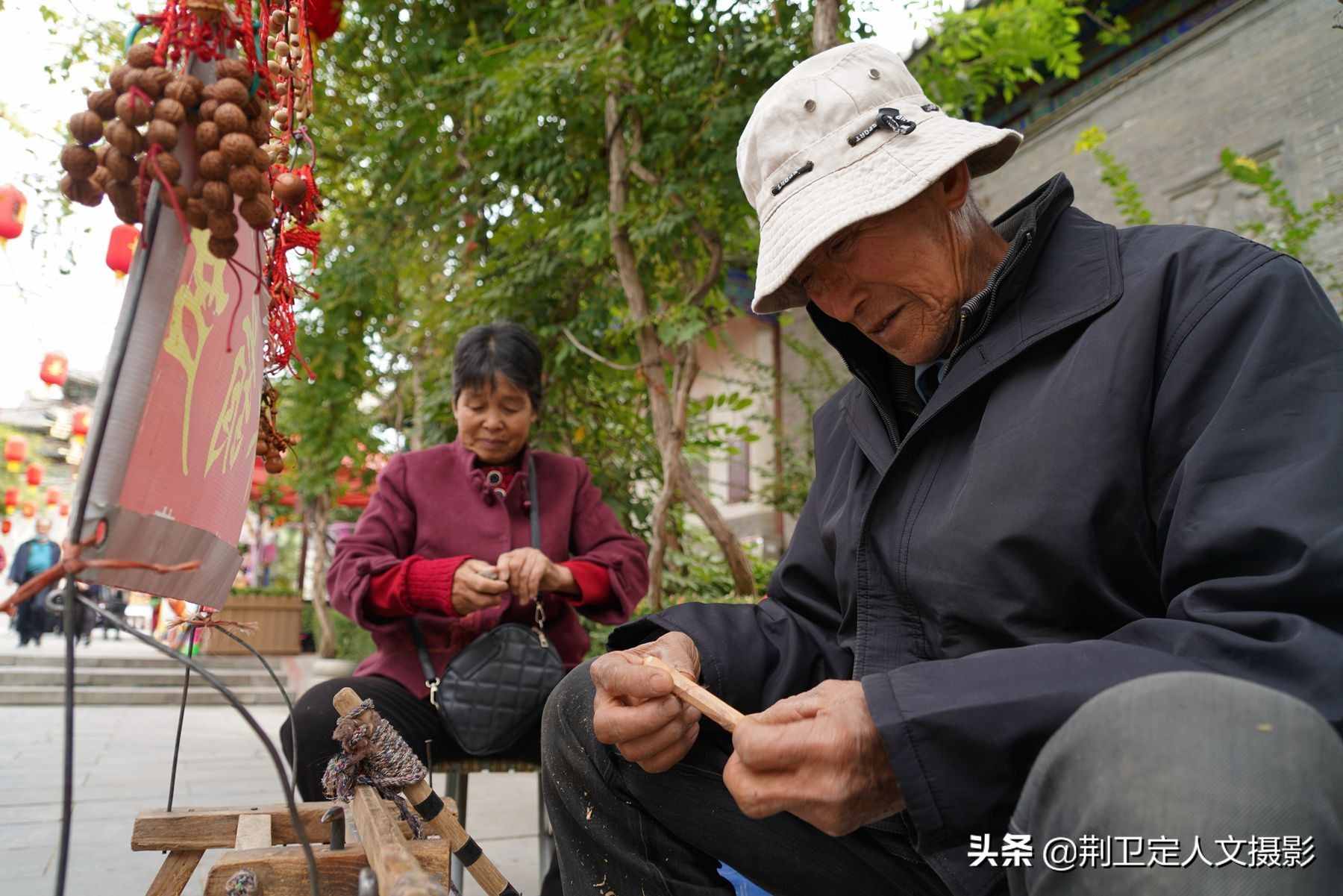 78歲農(nóng)民大爺，12根木棍做出木工車床，用了60年成傳家寶