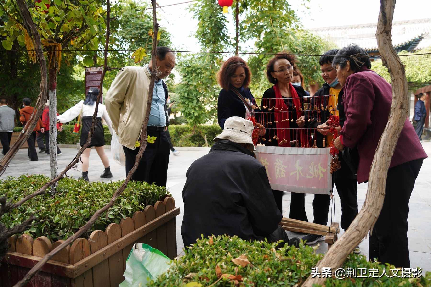 78歲農(nóng)民大爺，12根木棍做出木工車床，用了60年成傳家寶