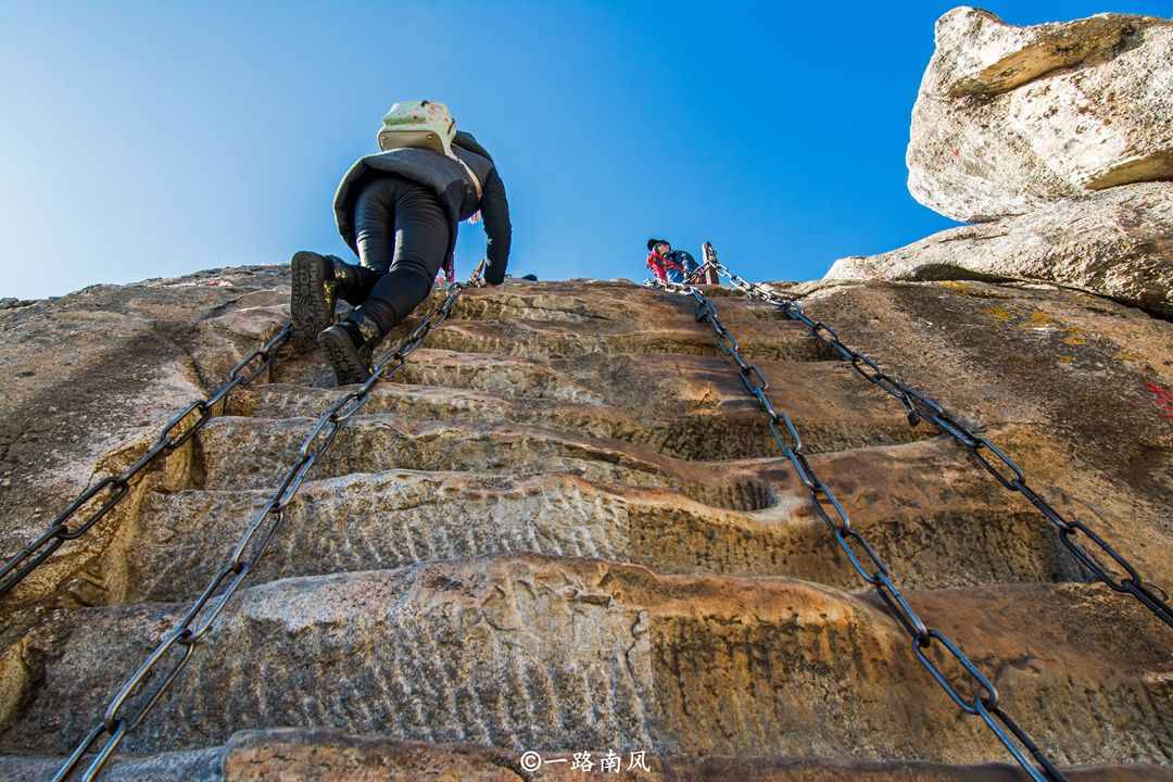 華山風(fēng)景區(qū)在西安嗎？很多游客第一時(shí)間答錯(cuò)，登山曾被稱(chēng)為走絕路