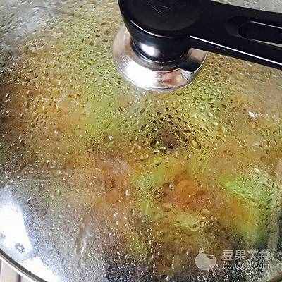 家常土豆燉豆角的做法