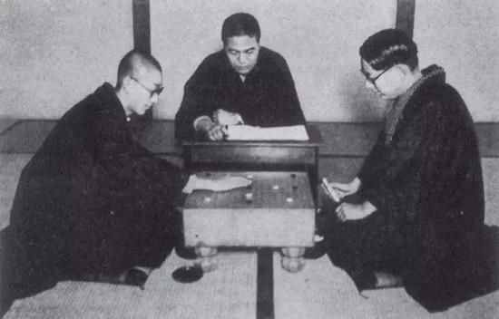 中國(guó)古代圍棋以白為尊 那現(xiàn)代為何是黑棋先下