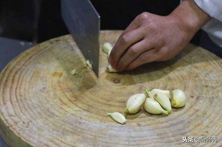 這才是炒雞的正確做法，拌米飯吃特別香，總也吃不膩，5分鐘學(xué)會