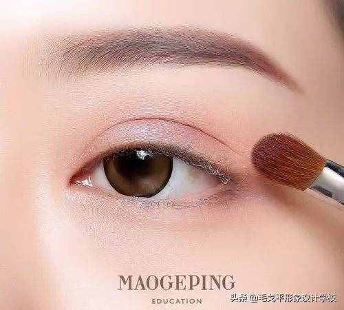 如何畫出整容級(jí)大眼妝？眼妝畫不畫，差距真的太大了