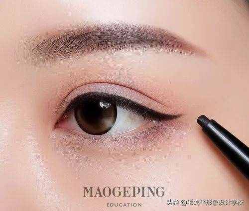 如何畫出整容級(jí)大眼妝？眼妝畫不畫，差距真的太大了