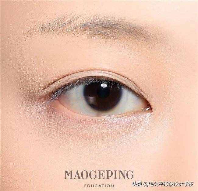 如何畫出整容級(jí)大眼妝？眼妝畫不畫，差距真的太大了