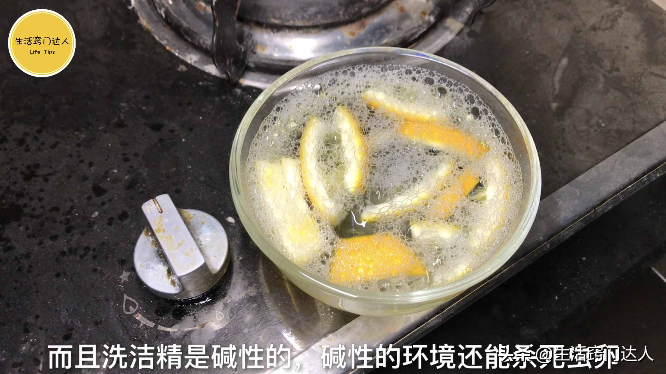 蟑螂藥一定不要買(mǎi)，角落里放碗水，整個(gè)蟑螂家族連根拔起，試試吧