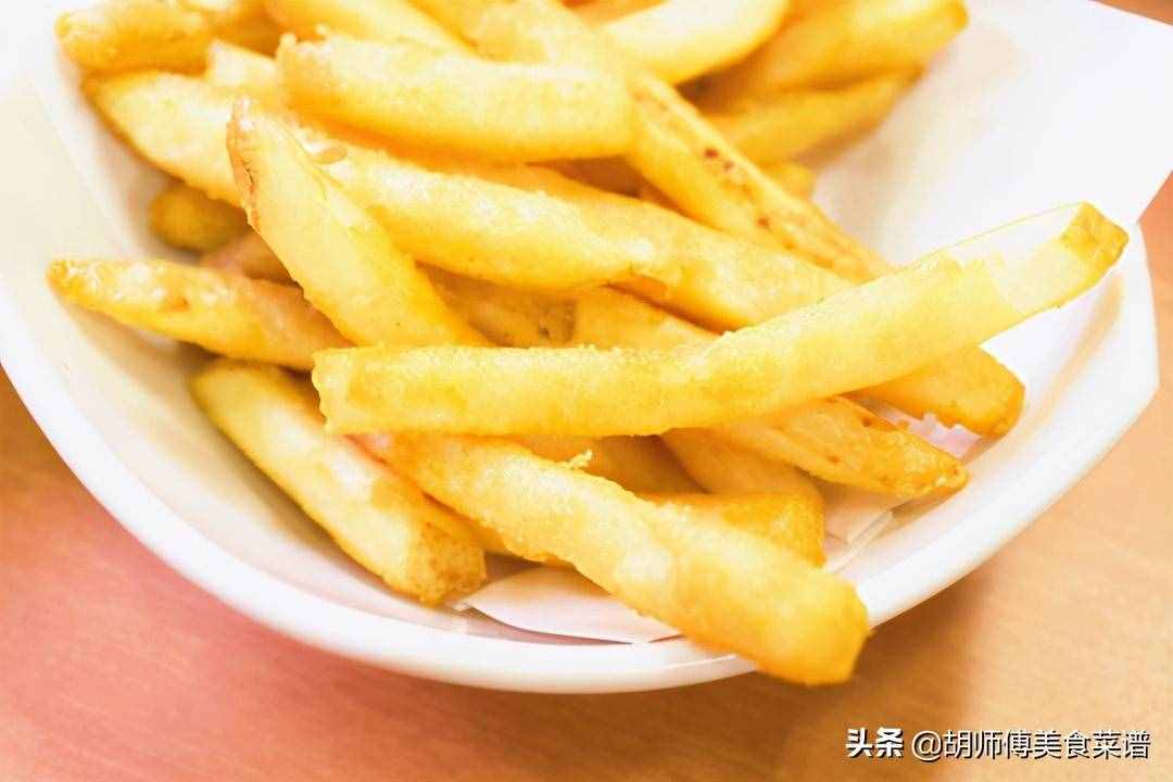 炸薯?xiàng)l時(shí)，有人裹面粉，有人直接炸！都不對(duì)，教您正確做法，真脆